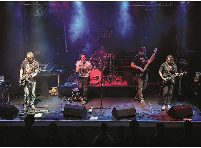 „Cut Your Strings, Jim“ lieferten einen von vielen musikalischen Höhepunkten. Lars May