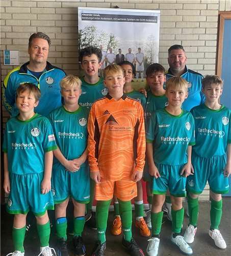 D-Jugend Gruppe 1 mit Trainer Andreas Kempf und Lucas Justen. Foto: privat