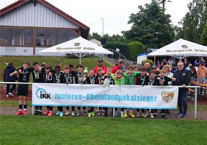 Pokaljubel für vier Vereine aus dem Verbandsgebiet  D-Junioren Sieger: Die Sportfreunde Eisbachtal.