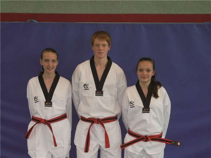 DAN-Prüfung v.l. Karthrin, Matthias, Francesca. privat