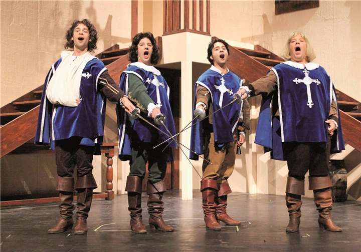 D’Artagnan und seine Gefährten werden im Englischen Garten um die Ehre der Königin fechten.  Privat