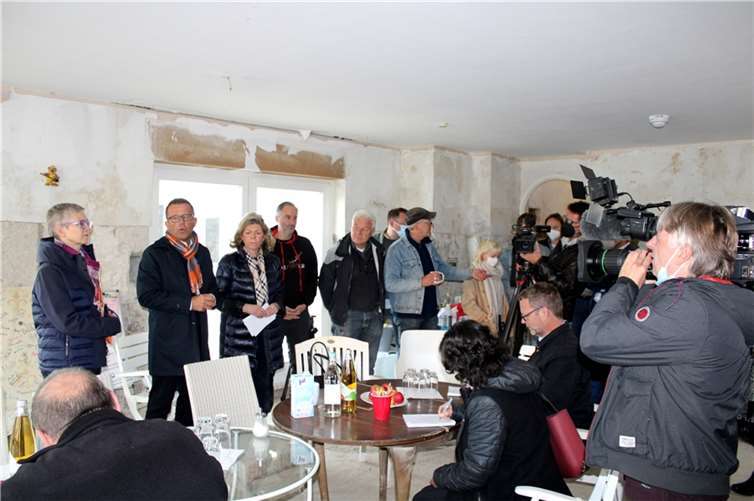 DEHOGA-Pressekonferenz in den zerstörten und im Wiederaufbau befindlichen Räumlichkeiten des Privat Hotel „Villa Aurora“ in Bad Neuenahr. Fotos: DU