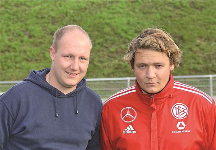 DFB - Nachwuchstrainer Tim Kulczynski (re.) und Matthias Pingen.