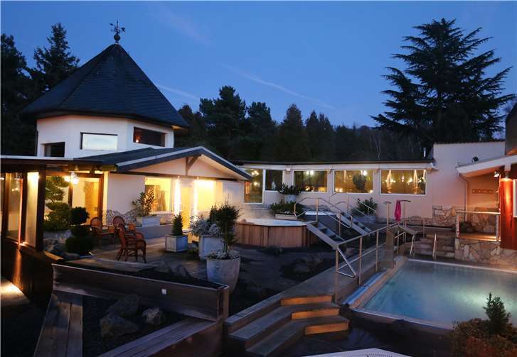 DIe Panorama Sauna Holzweiler lädt zu einer besonderen Saunanacht ein. ISP Wolfgang Grube