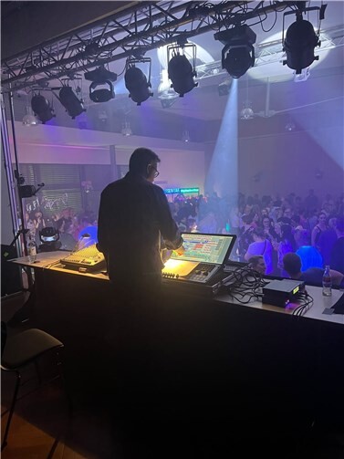 DJ Dr. T legte auf.
