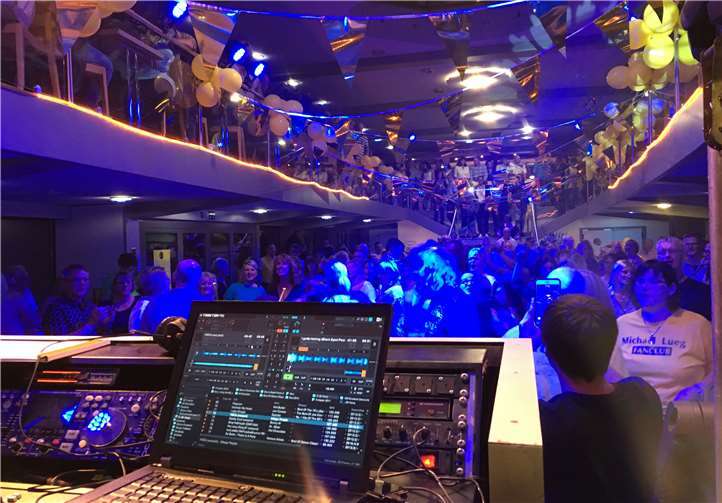 Heiße Beats und qualmende Socken DJ Michael Lueg wird bei der SWR1 Night Fever Party Boat für gute Stimmung sorgen. Foto: SWR1