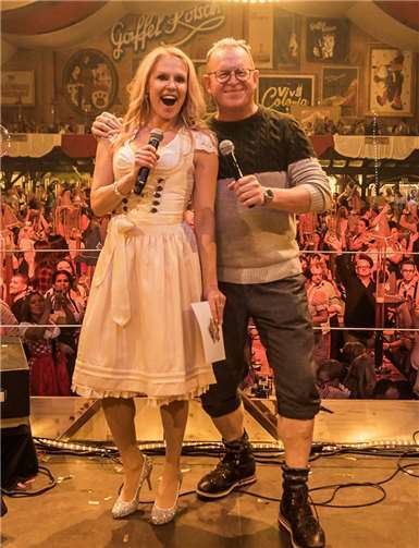 DJ Mox und Ulrike Kriegler werden die Hüttengaudi wieder moderieren. Foto: D.S. Marketing