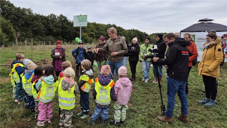 DKD-Vorsitzender Norbert Schaffrath begrüßt die Kinder.Foto: privat