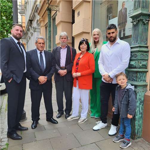 DR Music Friends e.V.: v.li. Heinz Lustner (zweiter Vorsitzender) Django Reinhardt, Ingo Tiezel, Barbara Tiezel, Christine Zintz, Marlon Reinhardt (erster Vorsitzender) und Ares Reinhardt - jüngstes Mitglied.