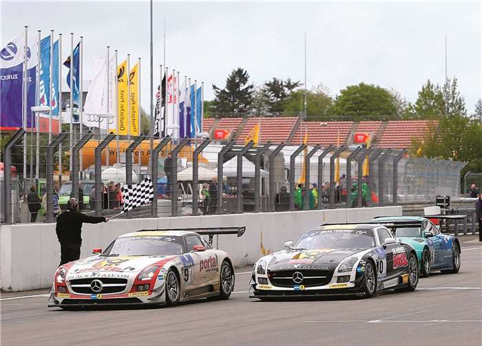 DTM-Rekordchampion Bernd Schneider, Jeroen Bleekemolen (Niederlande), Sean Edwards Großbritannien) und Nicki Thiim (Dänemark) setzten sich im Mercedes-Benz SLS AMG GT3 nach einem äußerst turbulenten Marathon-Rennen durch, das wegen widriger Witterungsbedingen zwischenzeitlich für rund neun Stunden unterbrochen wurde.
