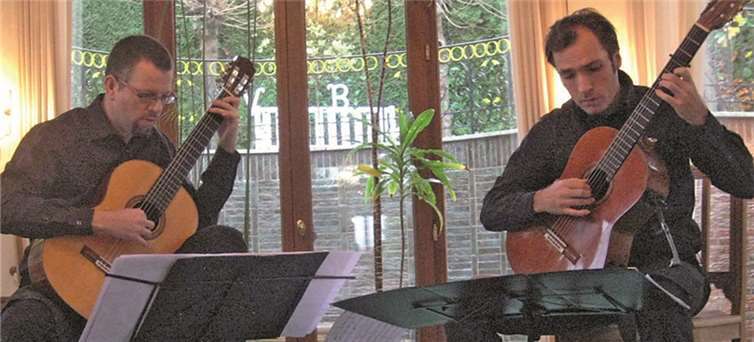 DUO ORFEO entführte in klassische Gitarrenklänge.privat