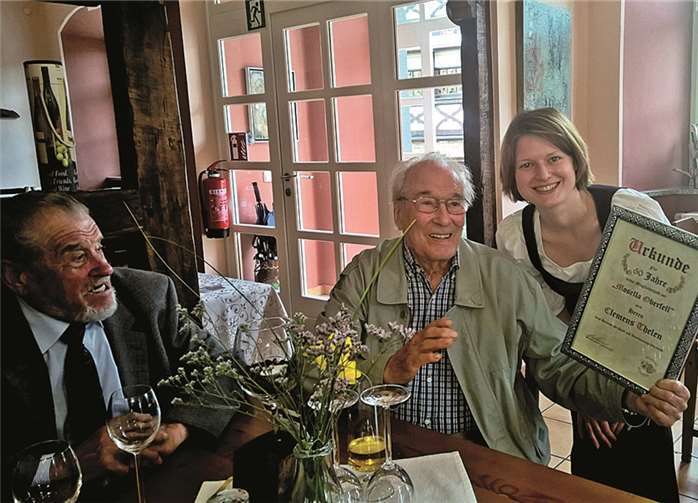 Da Clemens Thelen bei der Jahreshauptversammlung nicht anwesend sein konnte, hatte Eva Christ die Ehrung für 60 Jahre Mitgliedschaft während des Gründungsfestes nachgeholt.