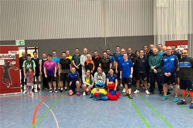 Da alle fünf Mannschaften der Rheinlandmeisterschaft für Freizeitmannschaften ihre Begegnungen der ersten beiden Spieltage am gleichen Tag in der Maifeldhalle austrugen, war die Halle gut gefüllt.Fotos: M. Schulte