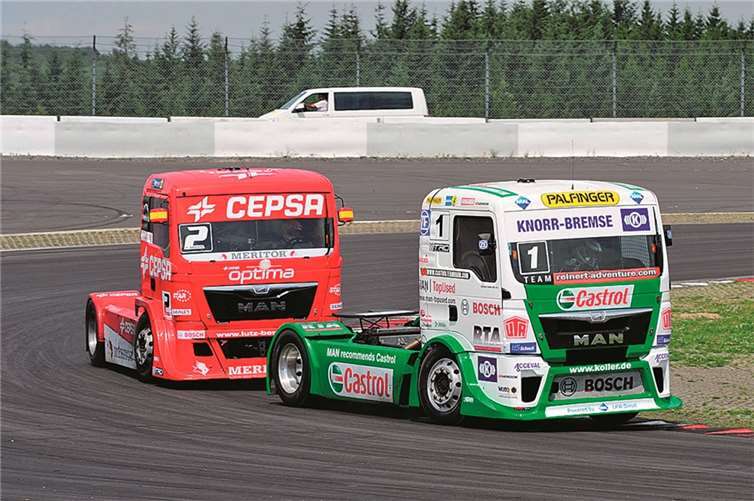 Da bebt die Erde, wenn Jochen Hahn (vorn) den Race-Truck auf über 140 km/h katapultiert.BURG