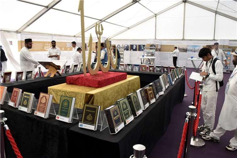 Da der Koran des Muslimen heilig ist, wurde er in vielen Variationen und Sprachen gezeigt.