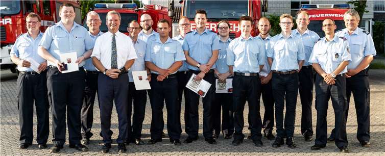 Da die „35-Jährigen“ erst beim VG-Feuerwehrtag ausgezeichnet werden, war die Zahl der geehrten und beförderten Kameraden relativ übersichtlich.DL