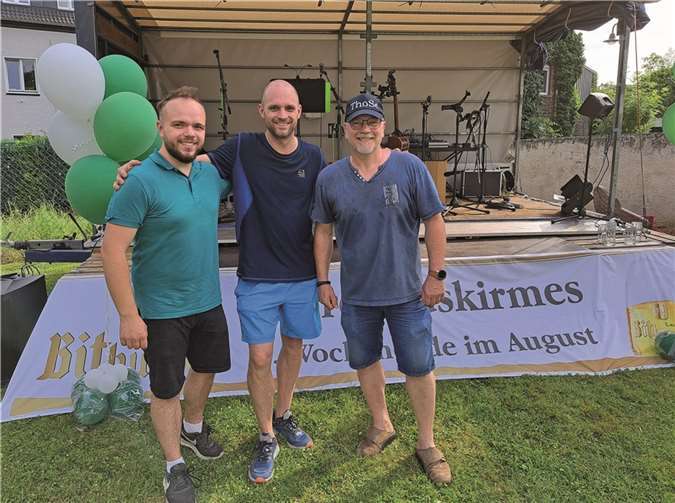 Da die Formation „Tea-Empty“ aus Krankheitsgründen auch in diesem Jahr nicht auftreten konnte, gründeten Thomas Mintenig (Mitte) und Sebastian Schlich (links) bereits im vergangenen Jahr das äußerst ambitionierte Trio „ThoSe“. Der Dritte im Bunde ist Moritz Moll.