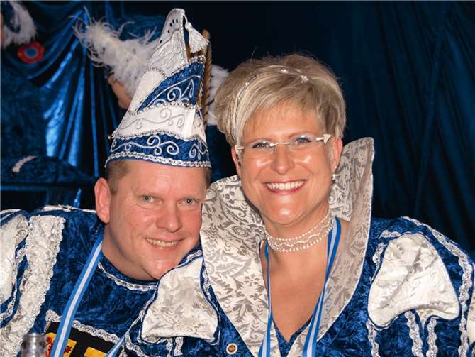 Da hat man in Arzheim nun ein super tolles,fröhliches und nettes Prinzenpaar proklamiert. Prinzessin Cordula I. & Prinz Michael II. regieren ab sofort im Höhenstadtteil.