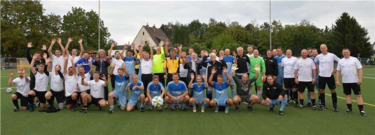 Da hatten alle aktiven Teilnehmer gut lachen – kicken für den guten Zweck kommt immer an. Foto: Foto Seydel (Mayen)