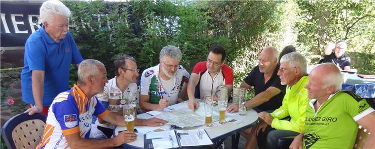 Da ist es nach einer anstrengenden Radtour immer noch am schönsten: im Biergarten!privat