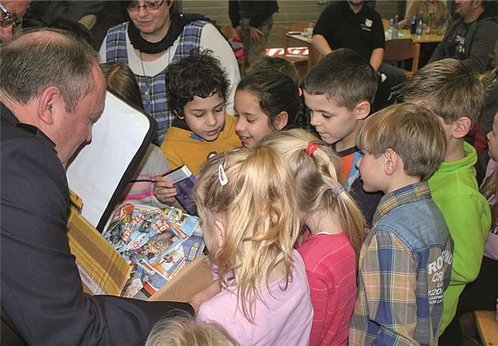 Da kam Freude auf: Es gab Spielsachen für die Kleinsten.