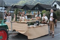 Oktoberfest und Trachtenumzug in Insul mit Musik und viel Gaudi