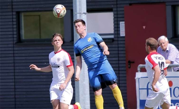 Da konnten die Kicker des VfR Koblenz nur noch stauend zusehen. Der SV Weitersburg war in der Partie oft einen Tick schneller und gewann verdient mit 2:0. TH