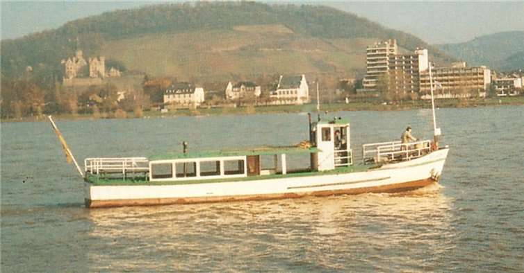 Traurig: Es gibt keine Personenfähre mehr Da liegt die ausgemusterte Fähre, festgetäut, an ihrer Landebrücke. FA
