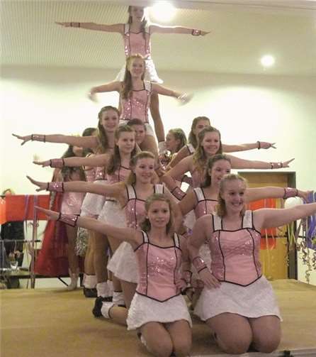 Da reichte der Platz auf der Bühne für die "Magics" kaum aus, um das volle Repertoire ihres Könnens zu präsentieren. privat