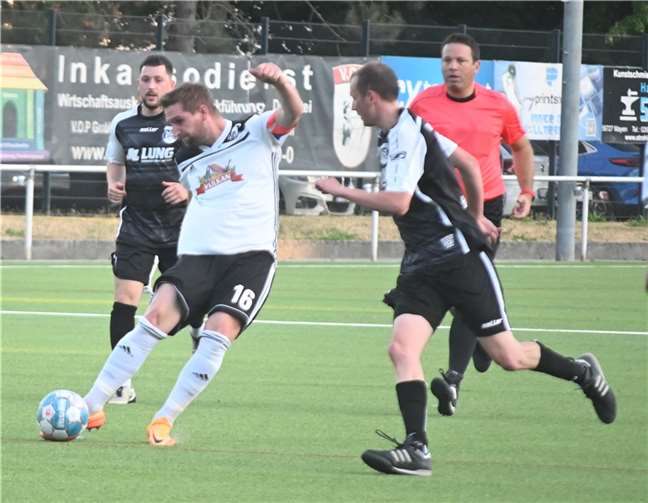 Da war die Welt noch in Ordnung: André Marx im Testspiel gegen die SG Ettringen/St. Johann.  Foto: SK