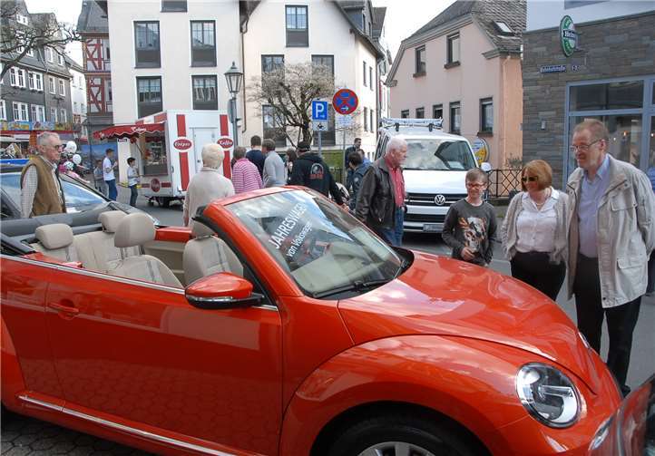 Da werden Jugenderinnerungen wach: Der offene VW-Beetle ist und bleibt ein Kultfahrzeug.