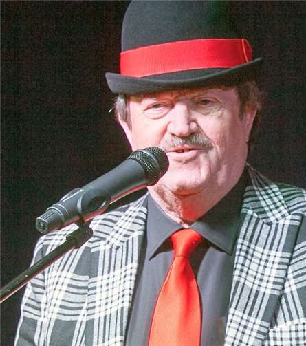 „Dä Mann met dämm Hötche“ (Peter Raddatz) überzeugte die Narrenschar mit einem witzigen Vortrag.