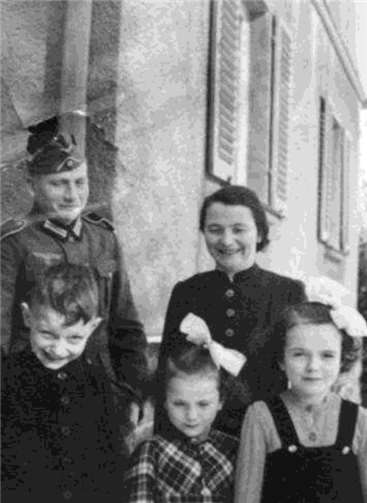 Damals waren sie Kinder - heute sind sie Zeitzeugen, die in Schulklassen über ihre Erlebnisse während des Zweiten Weltkriegs berichten. Kreisverwaltung Ahrweiler