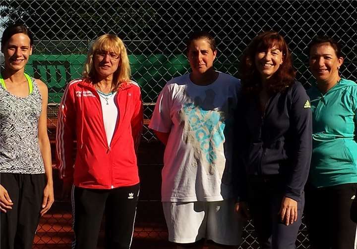 Damen 30 des TC Grafschaft Nierendorf. (v.l..: Silke Großgart, Monika Baltes, Yvonne Assenmacher, Christine Bertram, Petra Loock. Es fehlen Martina Bollig und Karin Lichius).