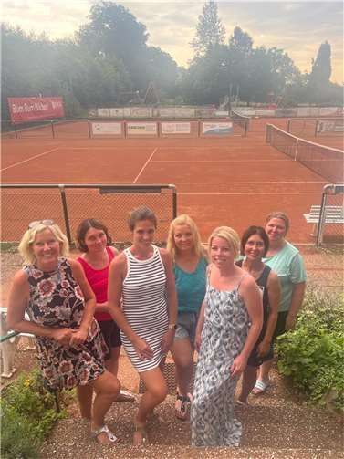 Damen 30, v.l.: Stefanie Kirstätter, Dorle Franke, Astrid Happ, Sylvia Dümmler, Lana Horstmann, Christine Muscheid, Katrin Grämer. Fotos: privat