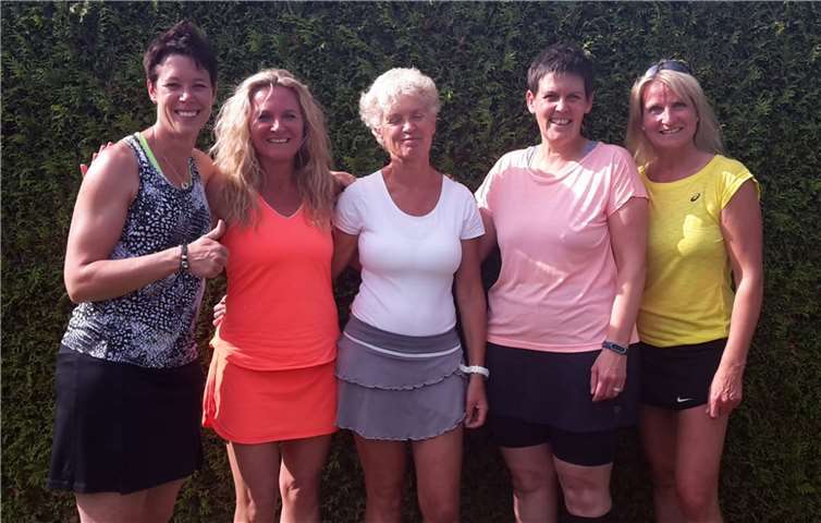 Damen 40 (v.l.): Tanja Auer, Alexandra Dötsch, Petra Deboy, Birgit Remy und Claudia Uhl.Foto: privat