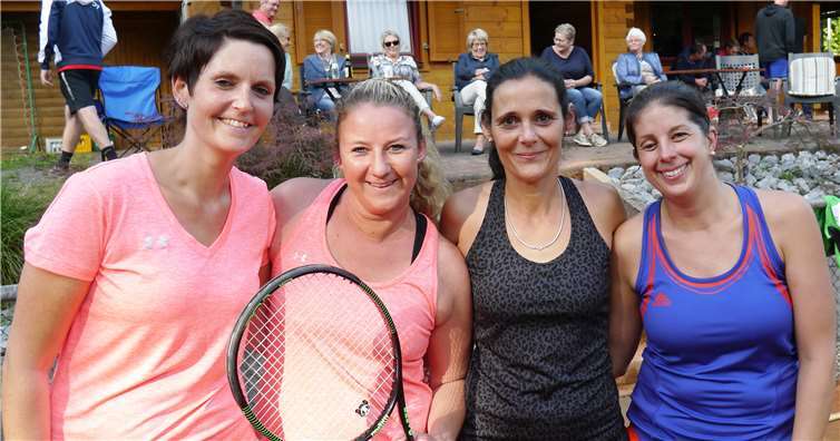 Damen -Doppel Clubmeister wurden v.l. Anne Elfert/Caonny Kopp, die erfolgreich gegenNatanja Neitzert/Nadine Hachenberg waren.