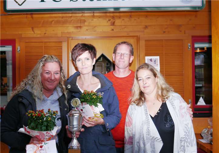 Damen Einzel: Conny Kopp/Anne Elfert Sportwart Florian Kluth und die 1. Vorsitzende Michaela Schür