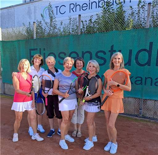 Damenmannschaft 60: Ursula Dederichs, Karin Schulze, Christel Karottki, Sigrid Scherhag, Martina Respondek, Arnhild Bader, Silke Braun. Foto: privat