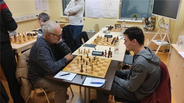 Damenopfer und Bauerngewinne: Spannende Partien in der Bezirksklasse. Foto: privat