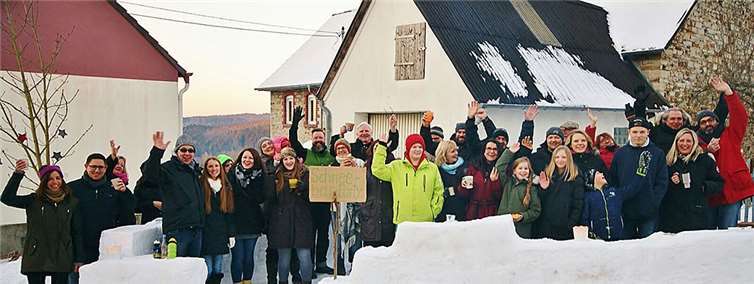 Damit in Zukunft noch mehr Kammerforster gemeinsam feiern und und den Ort lebendig halten, möchte die Partygemeinde eine WhatsApp-Gruppe ins Leben rufen.  privat