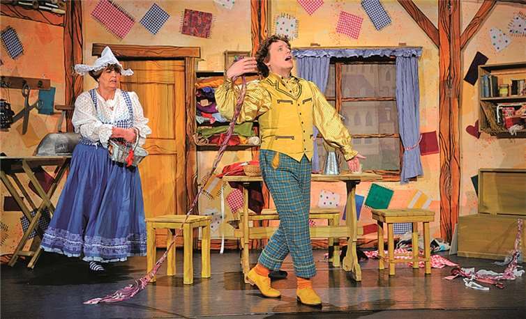 Dana Cebulla und Gerald Liebenow im „Tapferen Schneiderlein“.Schlosstheater