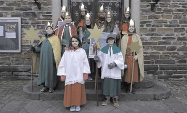 Dana und Luisa Perkert, Veronika und Franziska Busch, Felix Gutenbrunner, Ira Ackva, Linus Ibald, Justin Gentner, Antonia Liesenfeld, Carina und Carolin Müller waren als Sternsinger unterwegs.Privat