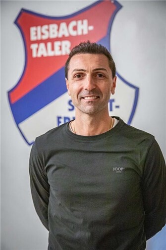 Daniel Alves wird Eisbachtals neuer Trainer.