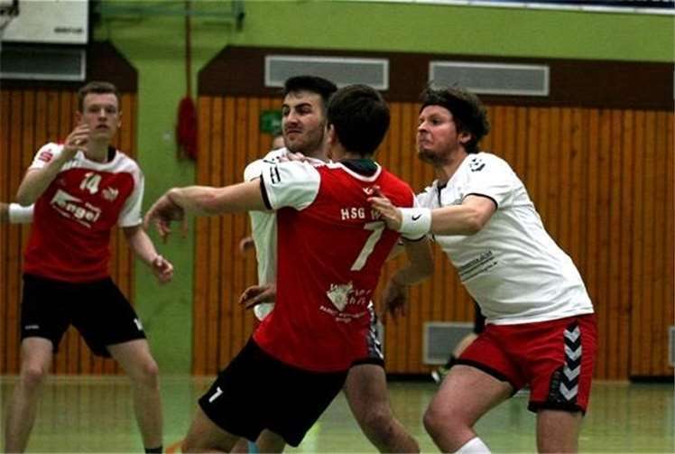 Daniel „Denno das Tier“ Rief und Luca Reuter in der Abwehr.Vanessa Justine Müller