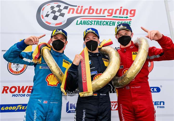 Daniel Harper (20), Max Hesse (19) und Neil Verhagen (20) haben im BMW M6 GT3 ihren ersten Sieg in der Nürburgring Langstrecken-Serie geholt.Fotos: Jan Brucke/VLN