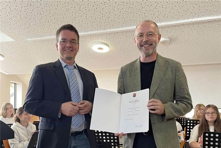 Daniel Heinen bekam die offizielle Ernennungsurkunde überreicht.  Foto: privat