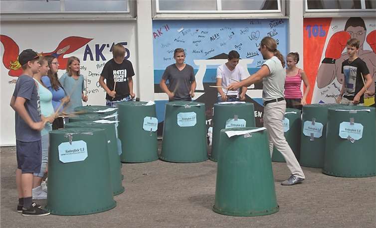 Daniel Mc Clellan und seine Trash-Drummer. privat