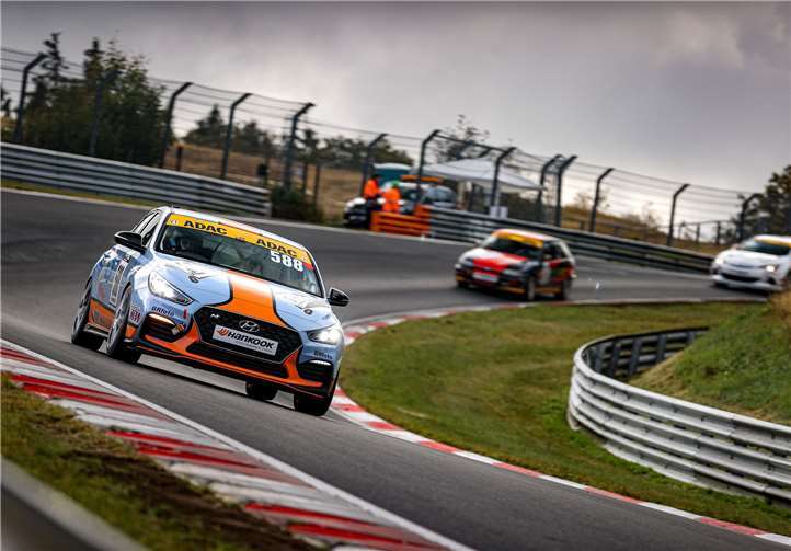 Daniel Mertens mit der Startnummer 588 im Hyundai i30N.