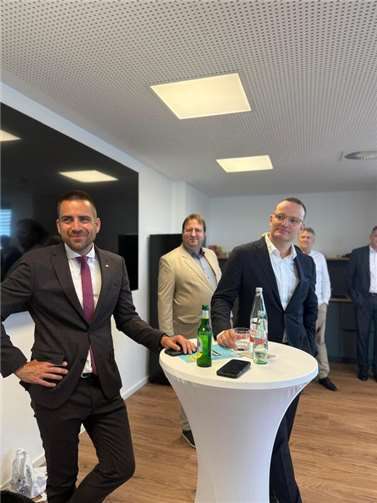 Zukunftsfähigkeit und Wirtschaftswachstum im Fokus Daniel Phiesel und Jens Spahn MdB beim Unternehmerdialog in Rheinbach. Foto: privat